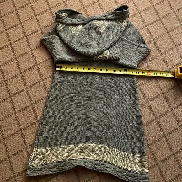 Free People gray knit hooded boho tunic w white details and cableknit trim. XS - Picture 8 of 10
